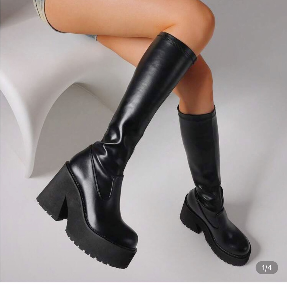 Chic Black Platform Heeled Boots